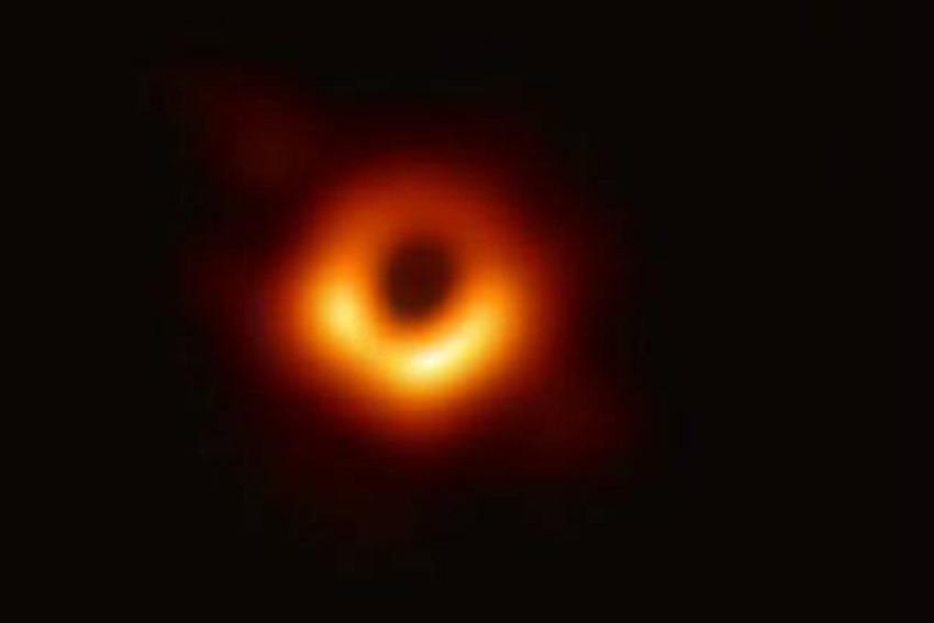 prima foto di un buco nero