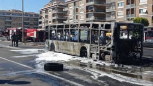 bus a fuoco roma