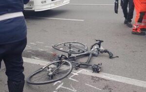 roma scontro tra due bici