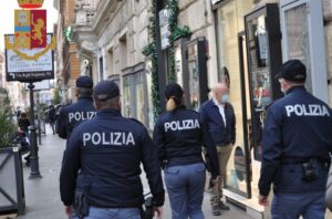 controlli assembramenti roma polizia