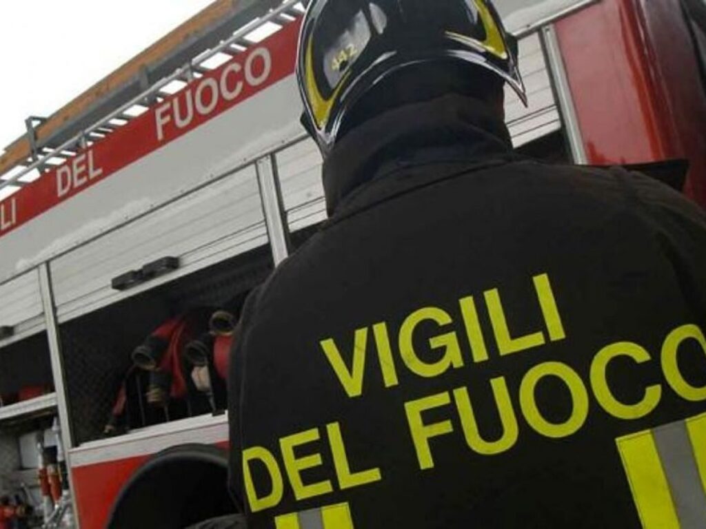roma incendio vigili del fuoco laurentino donna morta