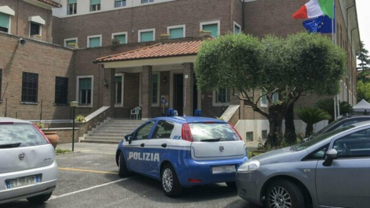 Polizia interviene in una scuola
