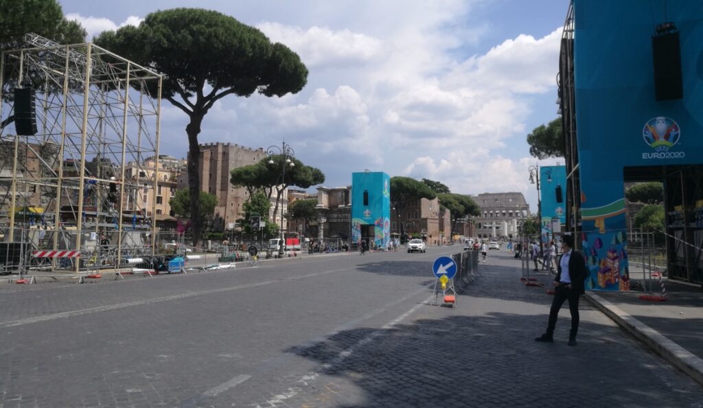 europei calcio maxi schermi fanzone via dei fori imperiali roma
