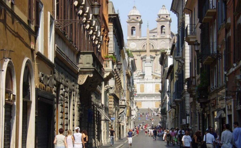 ragazzo precipita roma via condotti dramma