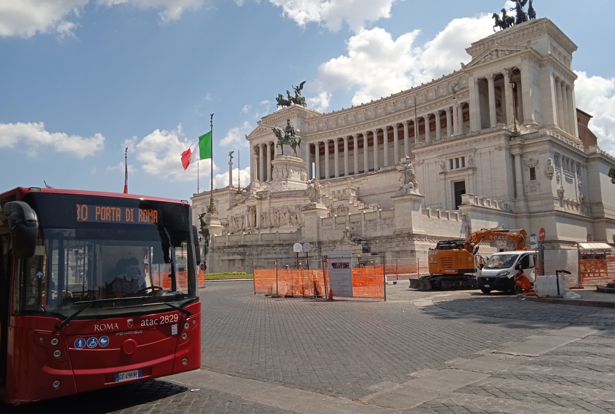 bus atac a piazza venezia a Roma