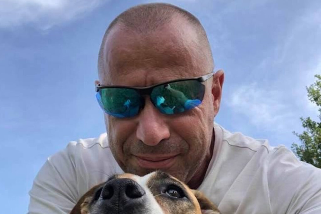 Un selfie di Candido Avezzù con il proprio cane
