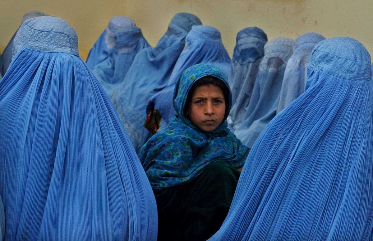 donne orientali con il burqa