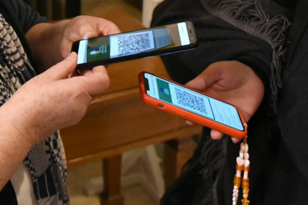 Super Green Pass telefoni controllo Qr code