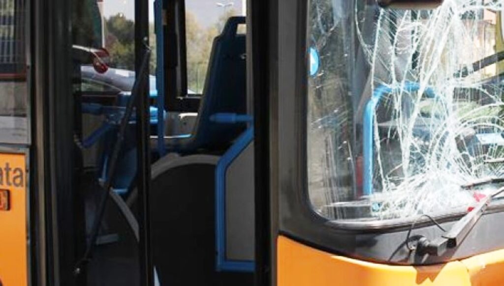 vetro rotto bus