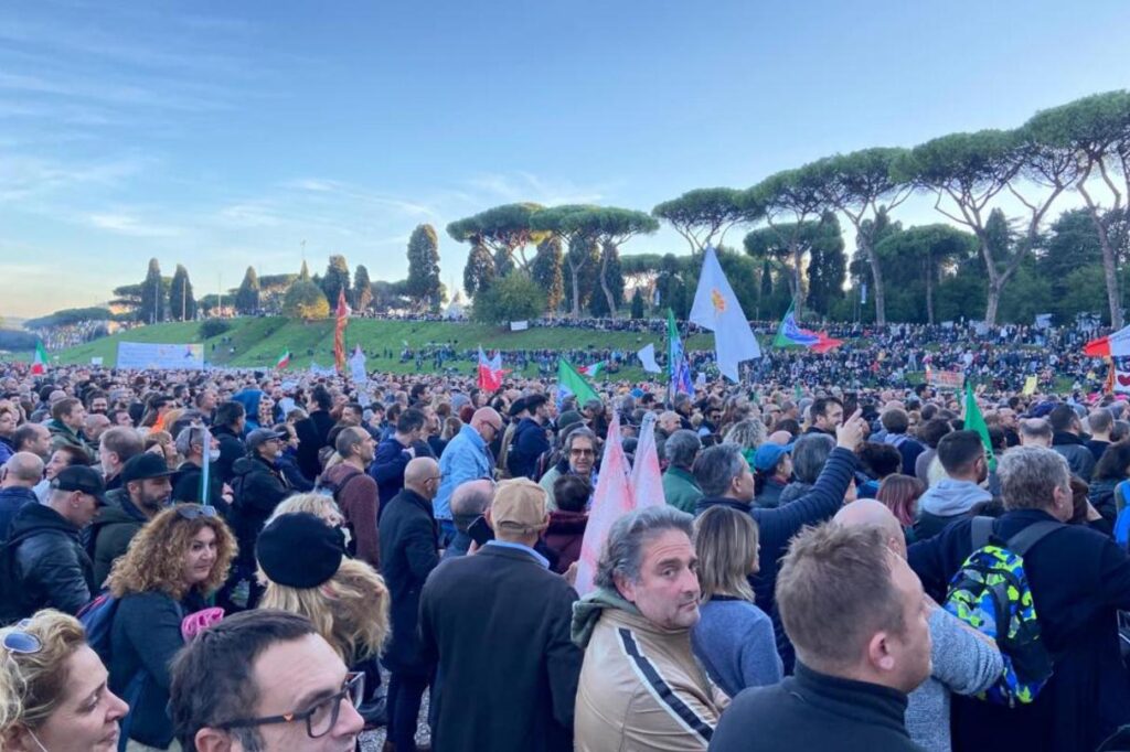 manifestazione dei no green pass al circo massimo