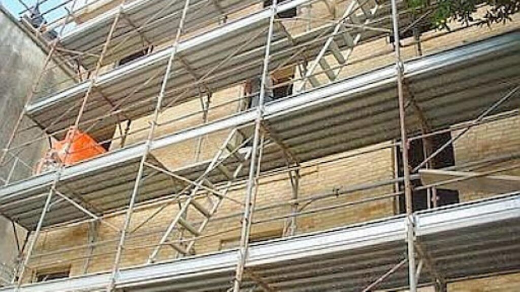 Ponteggi, impalcatura in cantiere edile