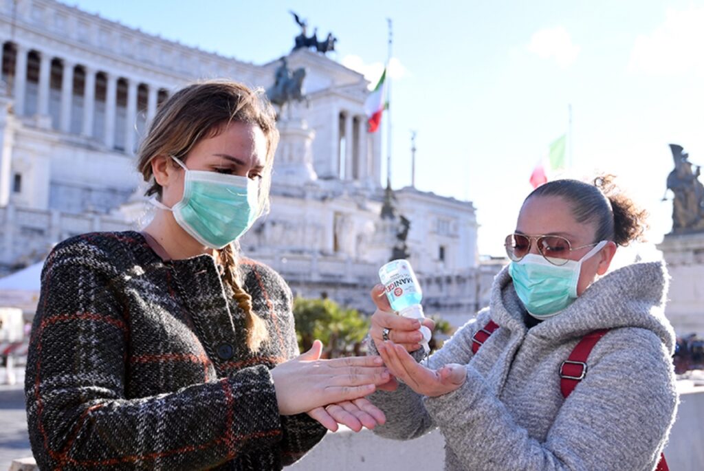 Ragazze con mascherina