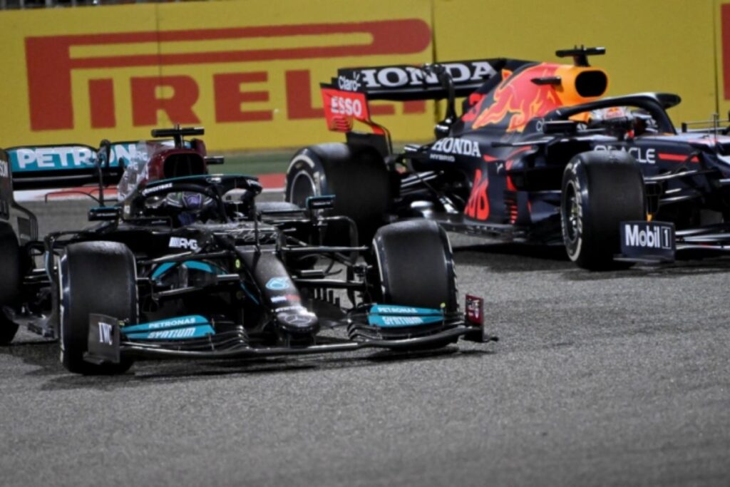 Lewis Hamilton e Max Verstappen