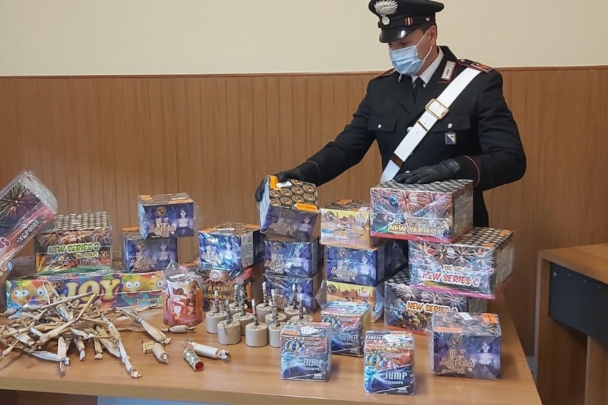 carabinieri sequestro fuochi d'artificio