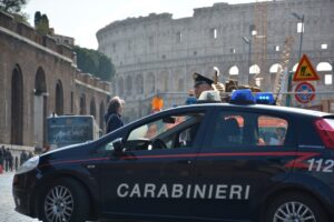 controlli dei carabinieri al Colosseo