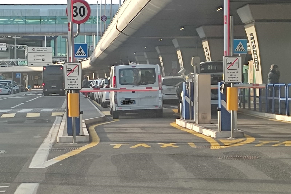 taxi in fila Fumicino aeroporto