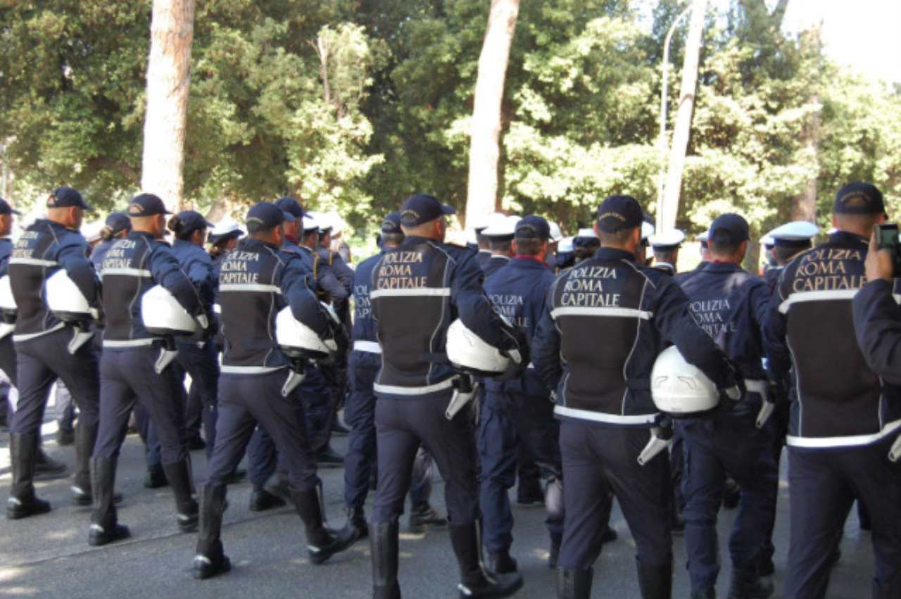 agenti di polizia locale di roma capitale