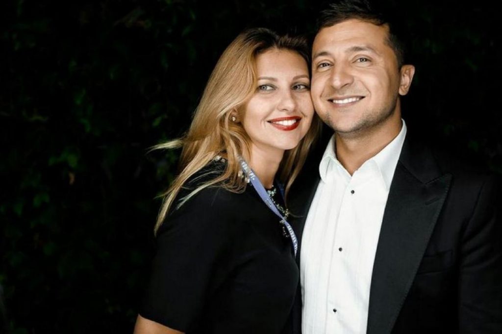 Olena Zelenska, abbracciata al marito, il presidente ucraino Volodymyr Zelensky