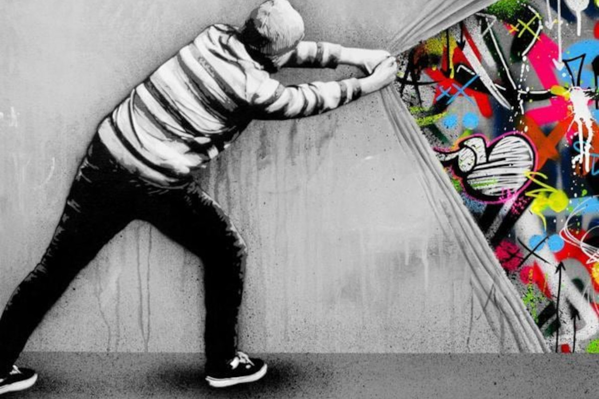 Murale street art con ragazzo e colori