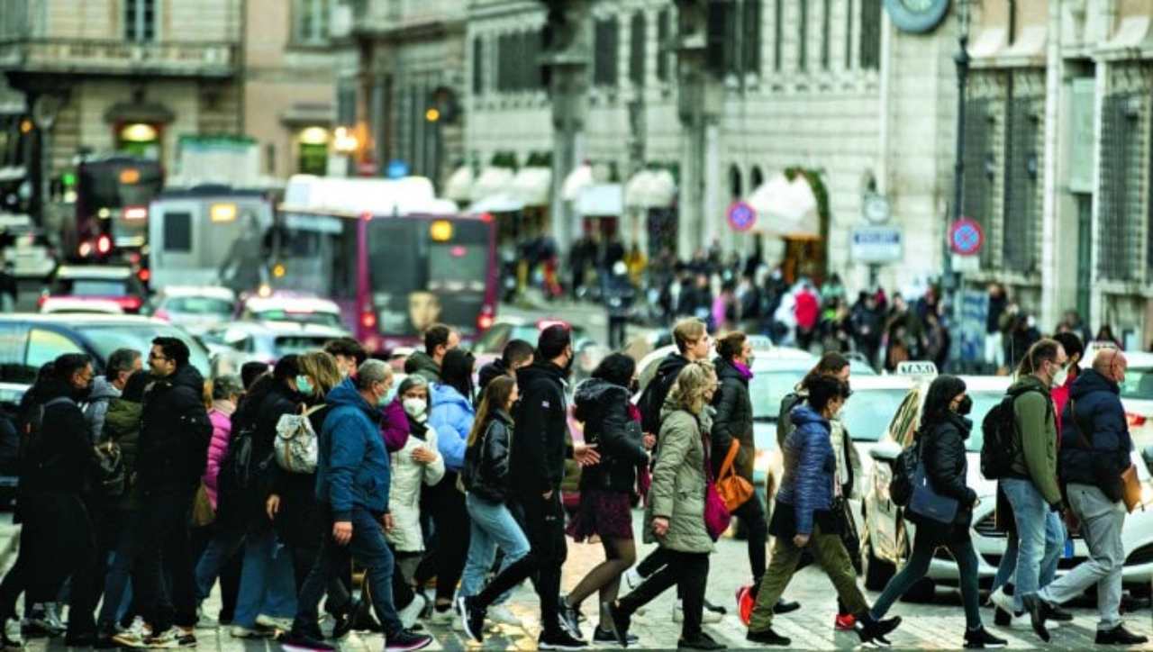 gente in movimento a roma