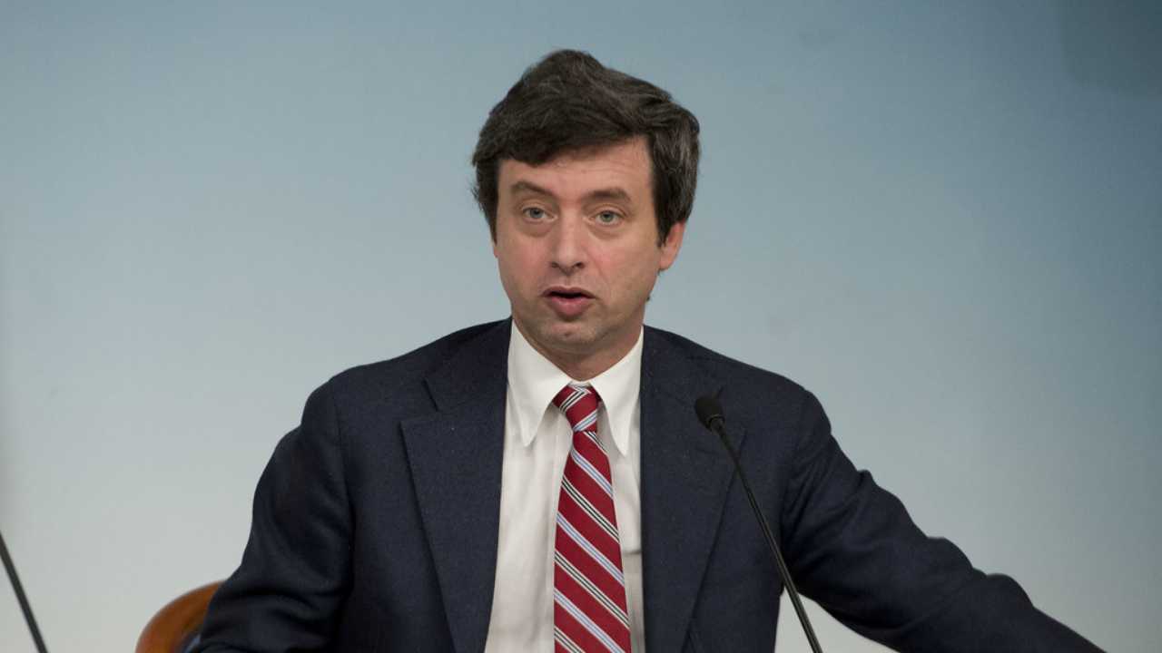 Andrea Orlando durante una conferenza