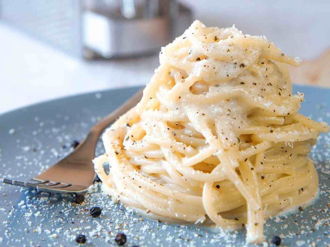 Spaghetti Cacio e pepe, cucina romana