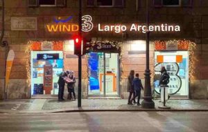 Negozio di telefonia a Largo Argentina di Roma