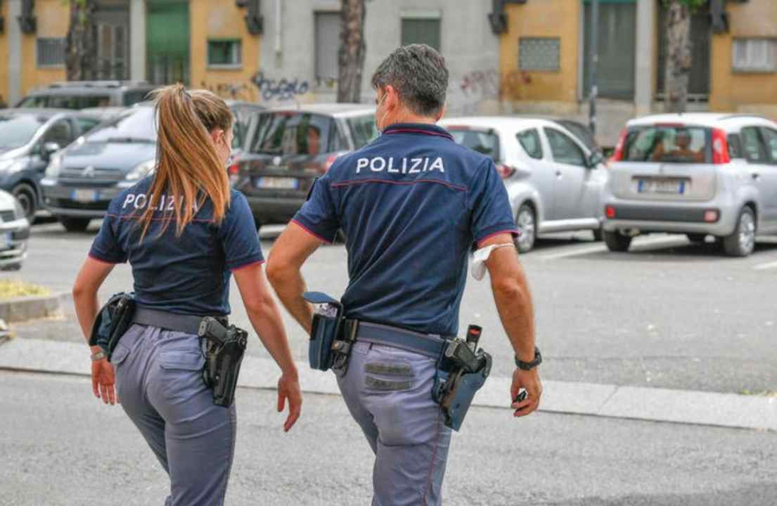 Poliziotti uomo e donna