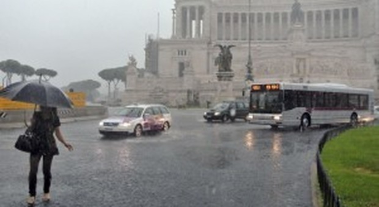 pioggia a roma, piazza venezia