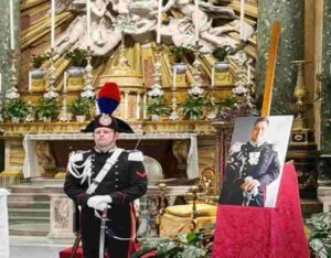 Messa per Cerciello Rega, con foto e carabiniere