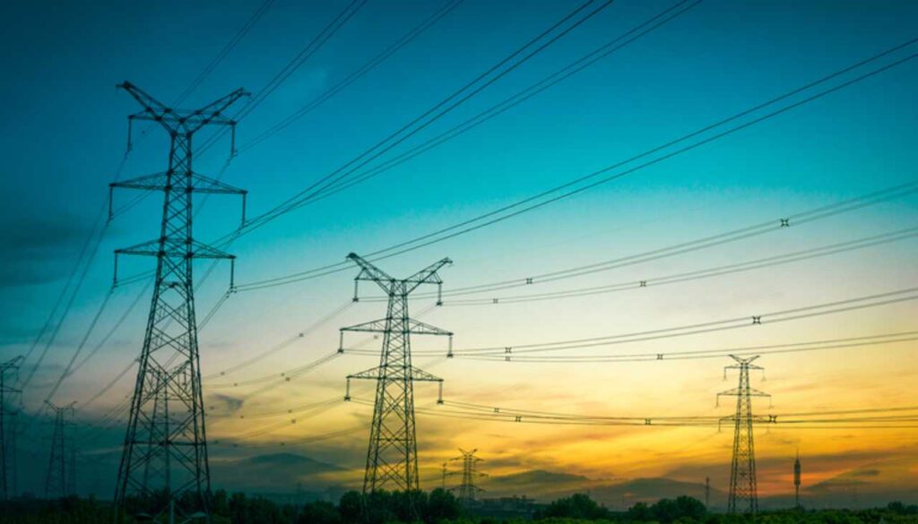 tralicci con tramonto