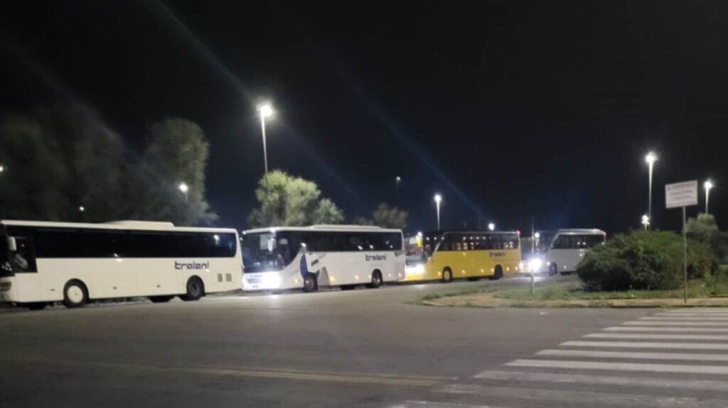 Autobus Navette Cotral al capolinea