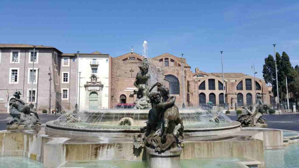 Fontana Naiadi a Roma con chiesa degli Angeli e dei Martiri sullo sfondo