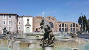 Fontana Naiadi a Roma con chiesa degli Angeli e dei Martiri sullo sfondo