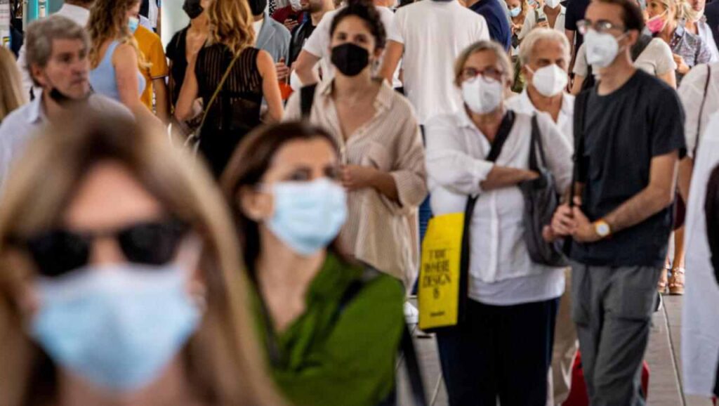 A passeggio con mascherina