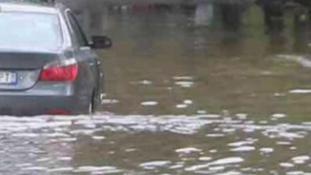 Maltempo, strade allagate