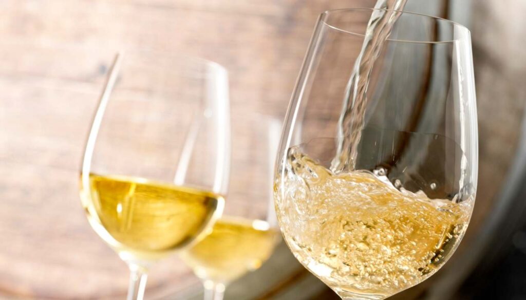 Calici di vino bianco