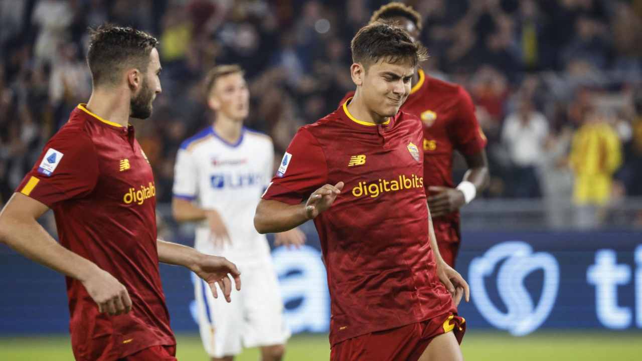 Roma-Lecce nel suo momento clou: Dybala si fa male dopo aver segnato il gol della vittoria