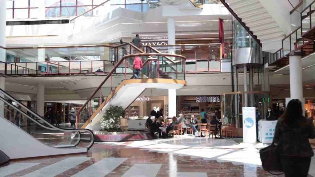 Cinecittà Due, centro commerciale