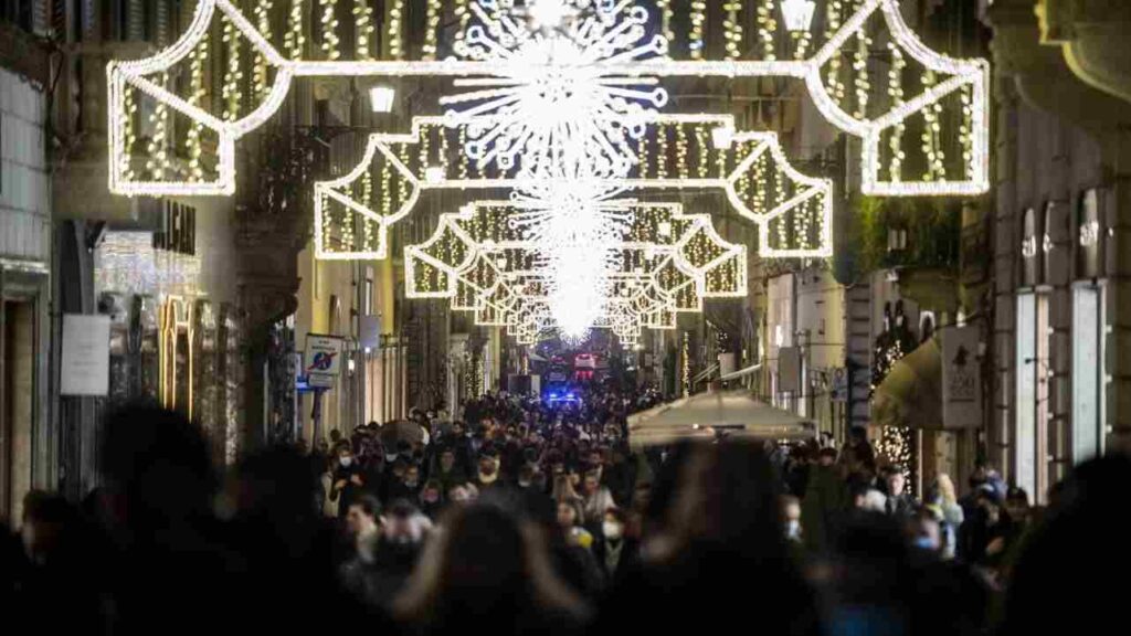 Luminarie in via Condotti a Roma