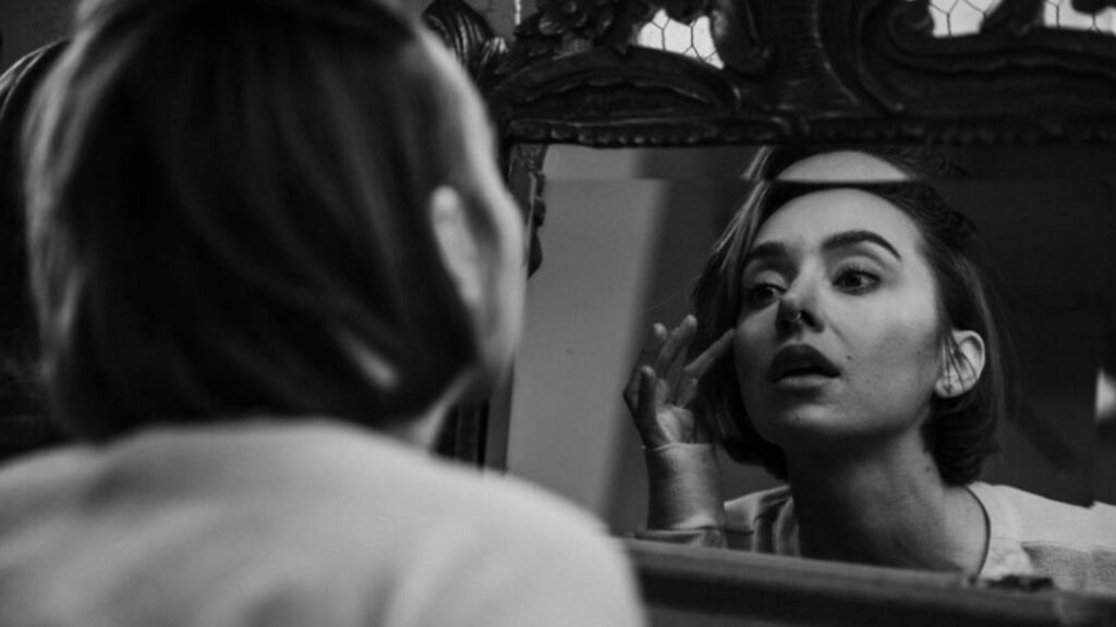 Donna al trucco
