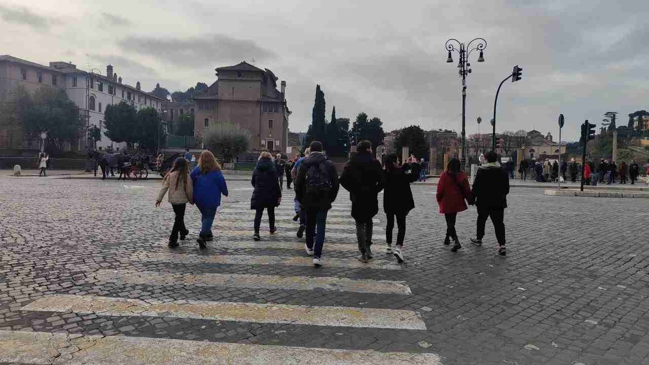 Ragazzi a passeggio in centro a Roma