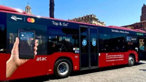 Bus dell'Atac con servizio di pagamento a bordo 