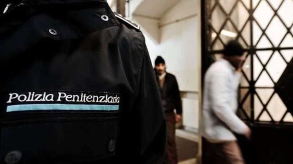 Divisa di agente di polizia penitenziaria