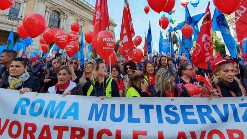 Lavoratori della Roma Multiservizi in piazza