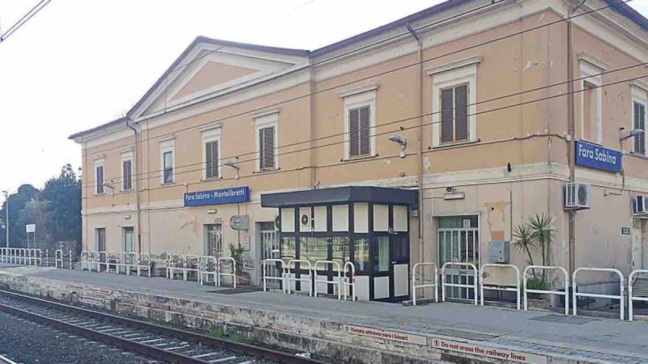 Stazione ferroviaria di Fara in Sabina