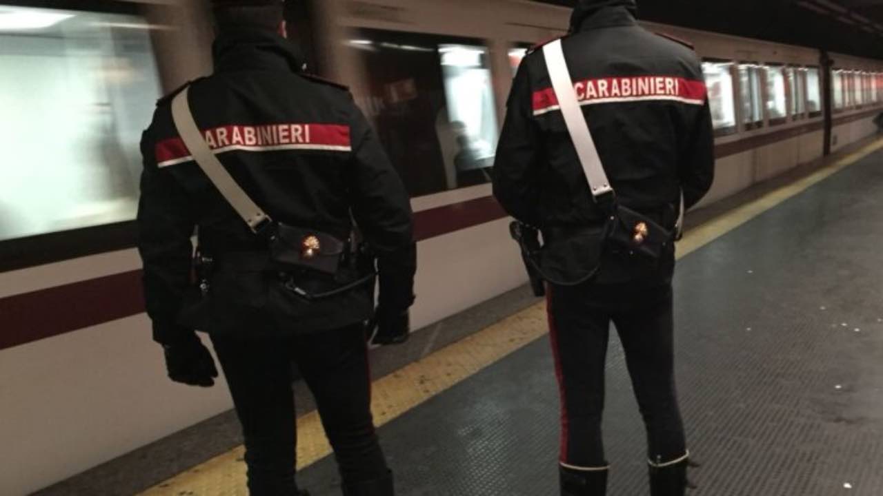Controlli dei Carabinieri a Stazione Termini di Roma
