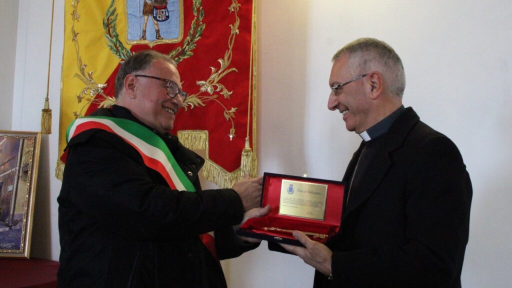Il sindaco di Valmontone Alberto Latini e Mons. Leonardo D'Ascenzo