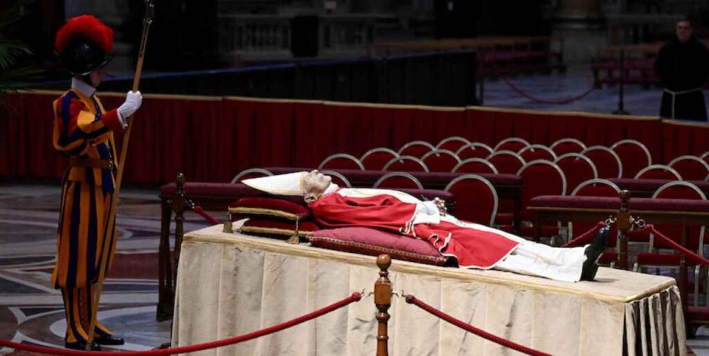Salma esposta in Vaticano del Papa emerito Benedetto XVI