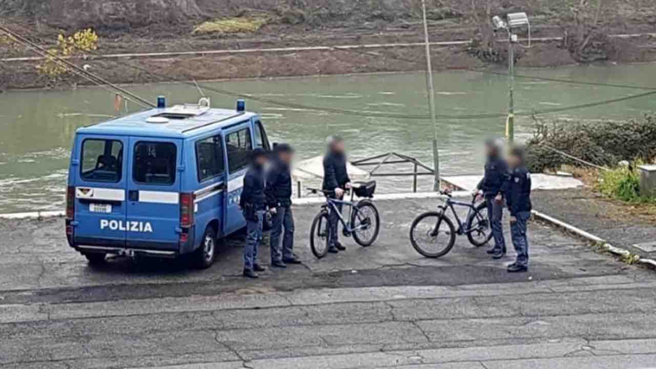 Polizia sul fiume Tevere a Roma